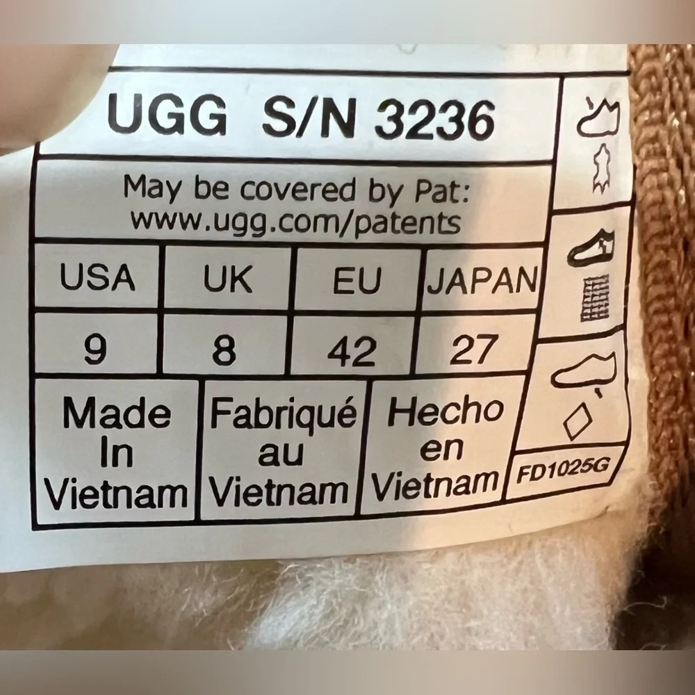 UGG Neumel Chukka Boots in Chestnut Size 9